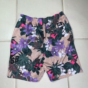 P9 Nike SB Paradise Sunday Floral Mesh Shorts M